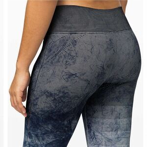 LULULEMON Ebb To Train Tight Wash White Black Luna 4